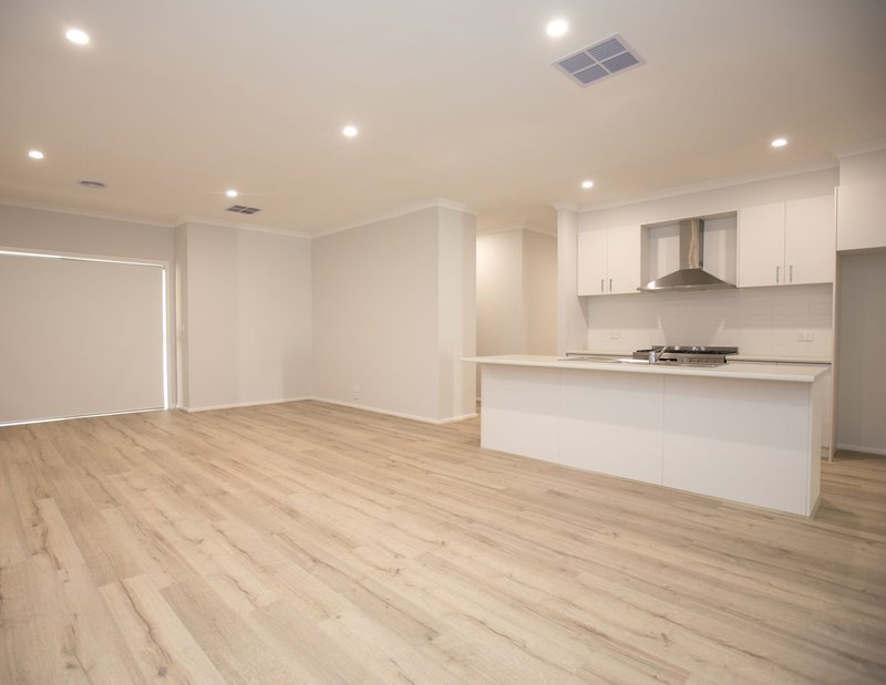 Photo - 232 Stonehill Drive, Maddingley VIC 3340 - Image 3