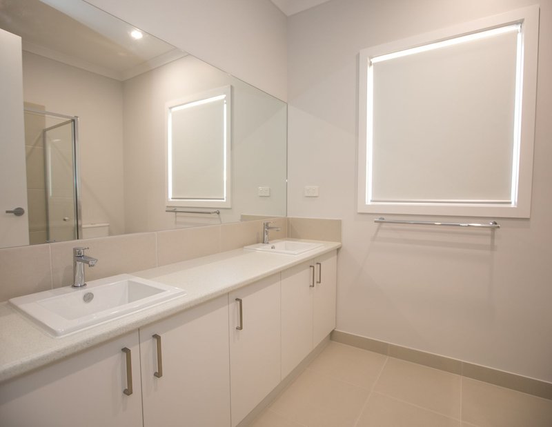 Photo - 232 Stonehill Drive, Maddingley VIC 3340 - Image 5