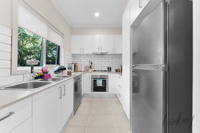 Photo - 2/32 William Street, Lalor VIC 3075 - Image 2