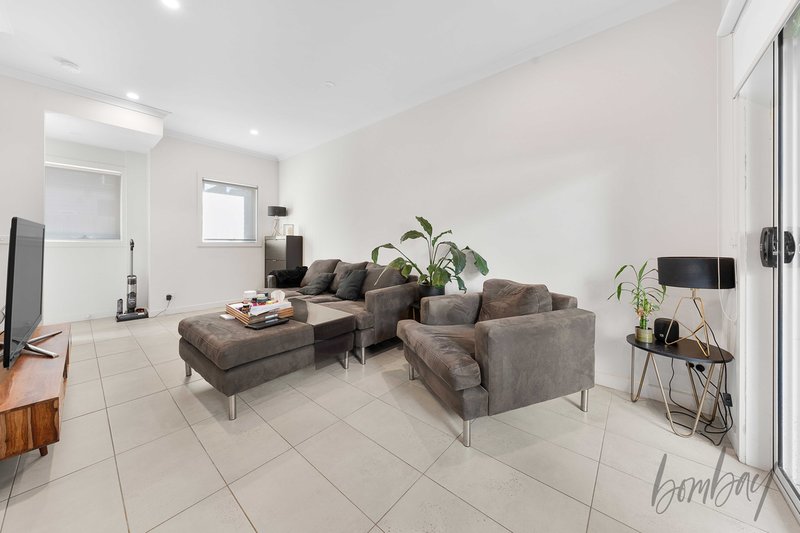 Photo - 2/32 William Street, Lalor VIC 3075 - Image 4