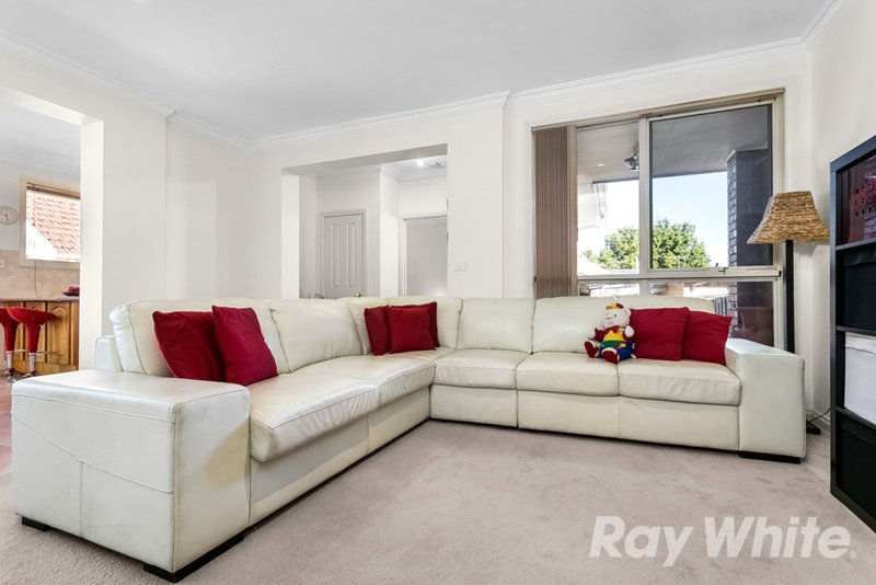 Photo - 2/32 Wilson Road, Glen Waverley VIC 3150 - Image 3