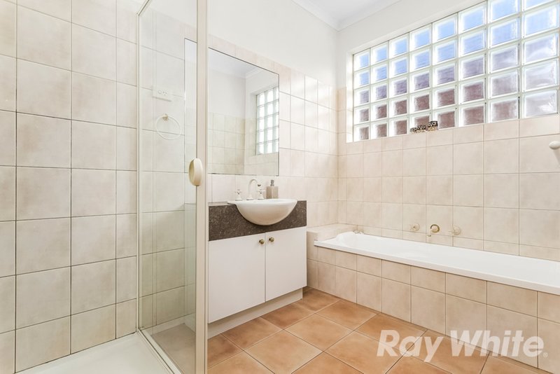 Photo - 2/32 Wilson Road, Glen Waverley VIC 3150 - Image 4