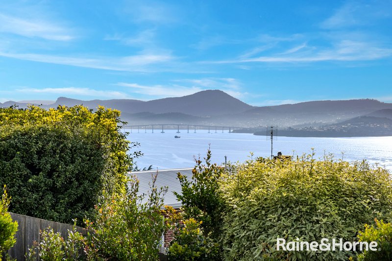 Photo - 2/323 Churchill Avenue, Sandy Bay TAS 7005 - Image 4