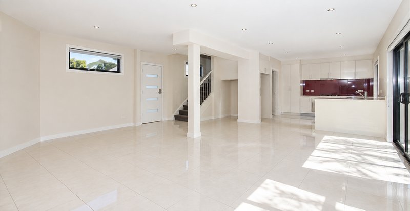 Photo - 2/325 Camp Road, Broadmeadows VIC 3047 - Image 5