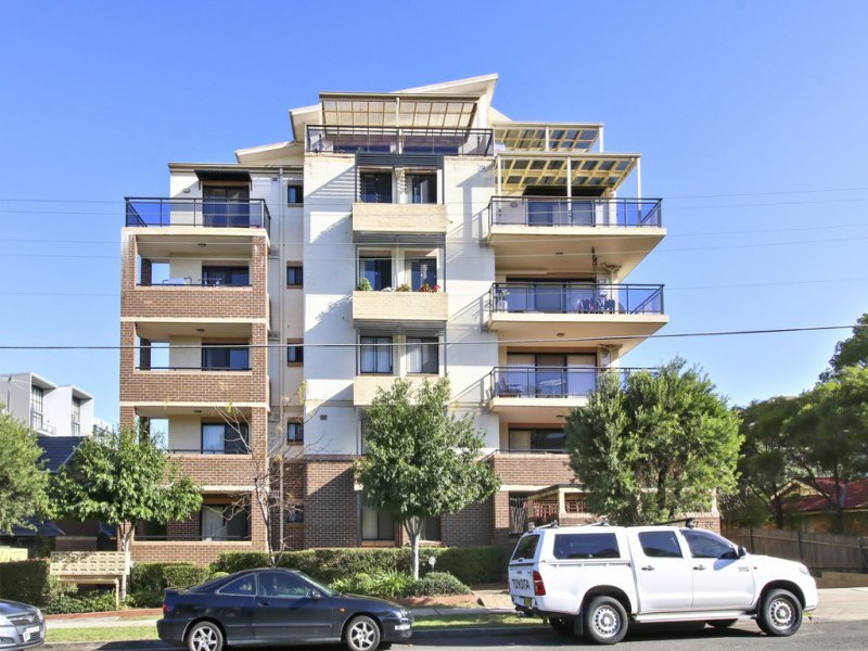Photo - 23/27-29 Bigge Street, Liverpool NSW 2170 - Image 1