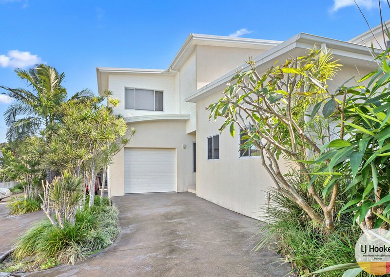 Photo - 2/33-37 Emerald Drive, Diamond Beach NSW 2430 - Image 1