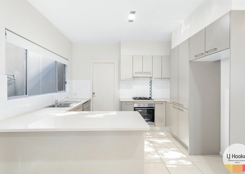 Photo - 2/33-37 Emerald Drive, Diamond Beach NSW 2430 - Image 4