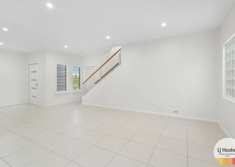 Photo - 2/33-37 Emerald Drive, Diamond Beach NSW 2430 - Image 6