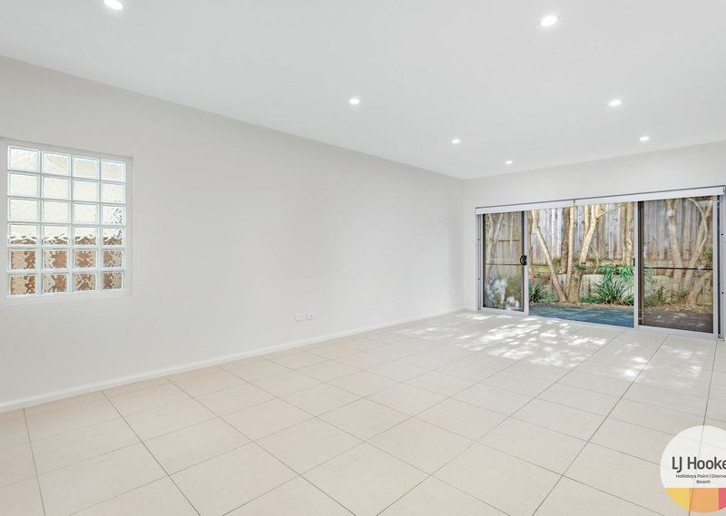Photo - 2/33-37 Emerald Drive, Diamond Beach NSW 2430 - Image 7