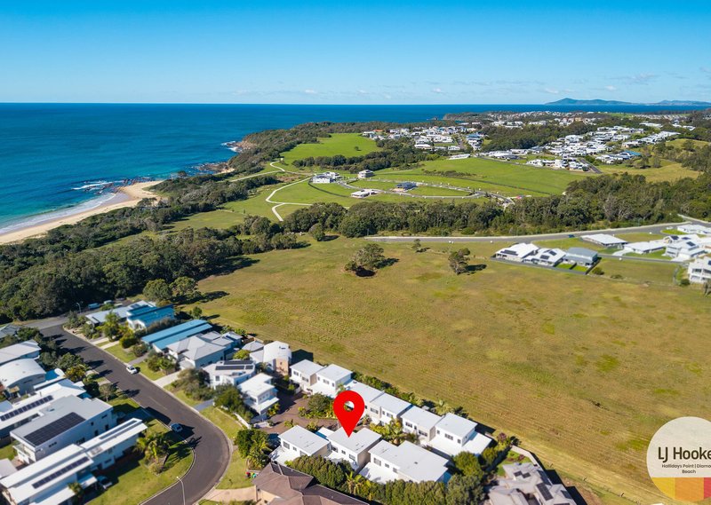 Photo - 2/33-37 Emerald Drive, Diamond Beach NSW 2430 - Image 16