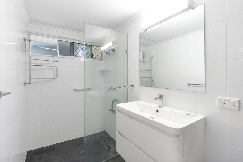 Photo - 2/33-37 Trinity Beach Road, Trinity Beach QLD 4879 - Image 10