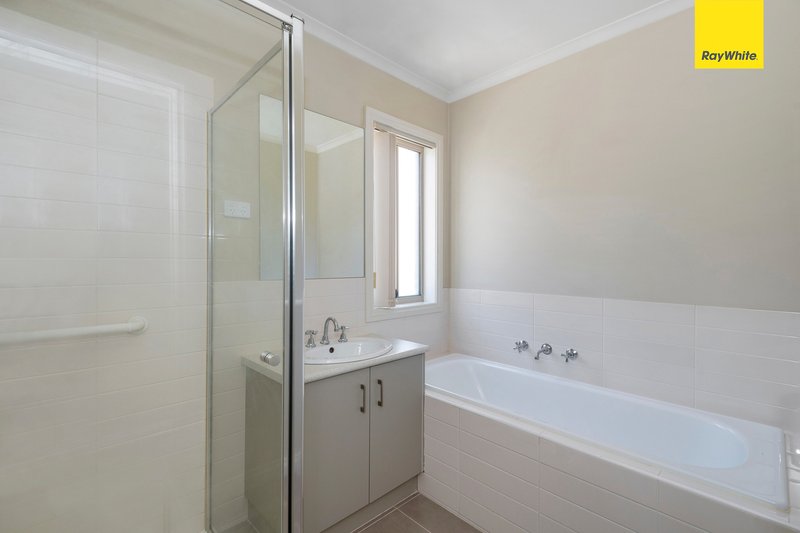 Photo - 23/3 Austin Place, Melton South VIC 3338 - Image 6