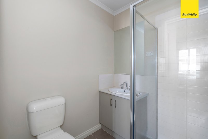 Photo - 23/3 Austin Place, Melton South VIC 3338 - Image 7
