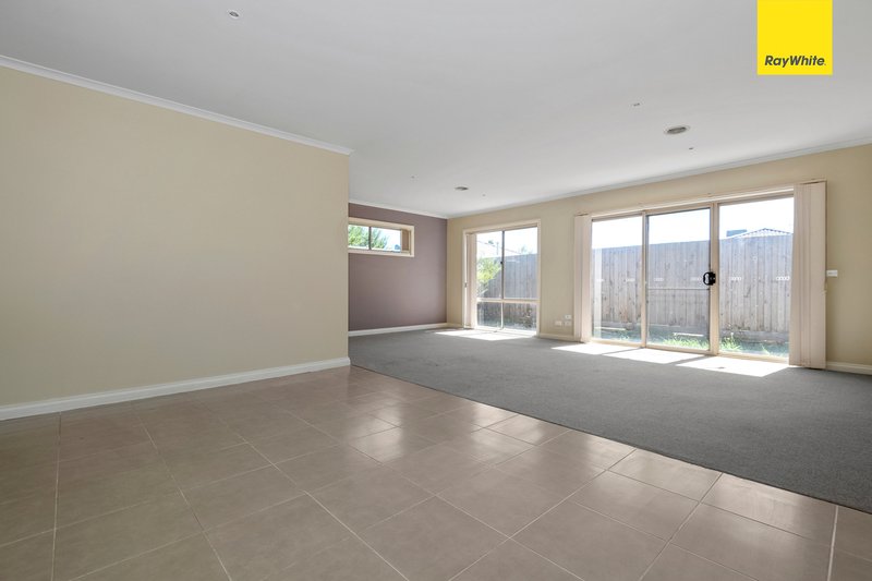 Photo - 23/3 Austin Place, Melton South VIC 3338 - Image 8