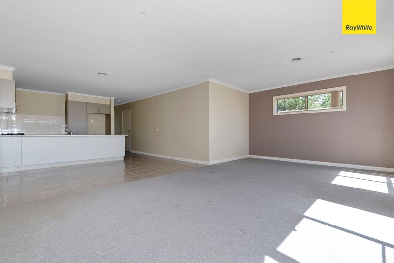 Photo - 23/3 Austin Place, Melton South VIC 3338 - Image 9