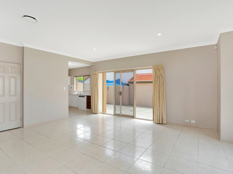 Photo - 2/33 Bayswater Ave , Varsity Lakes QLD 4227 - Image 2