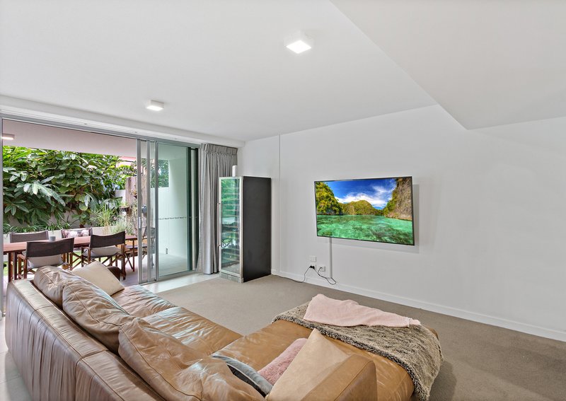 Photo - 2/33 Buderim Avenue, Mooloolaba QLD 4557 - Image 6