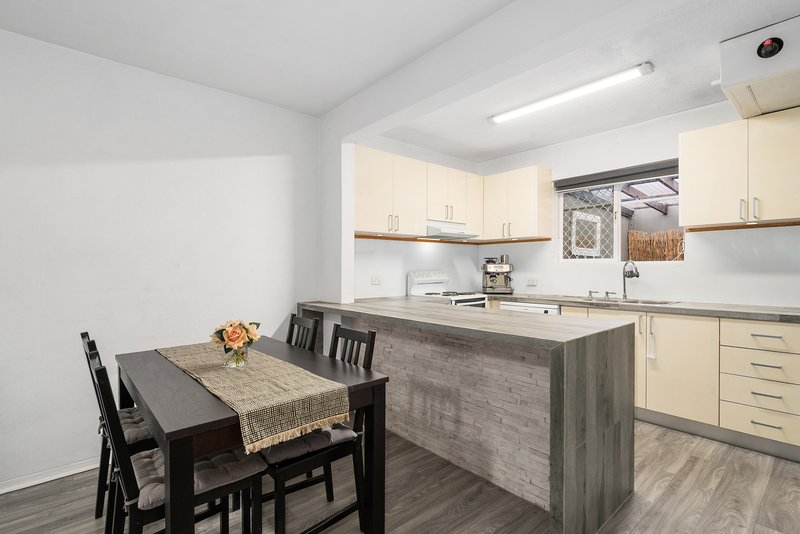 Photo - 2/33 Bungalow Road, Roselands NSW 2196 - Image 4