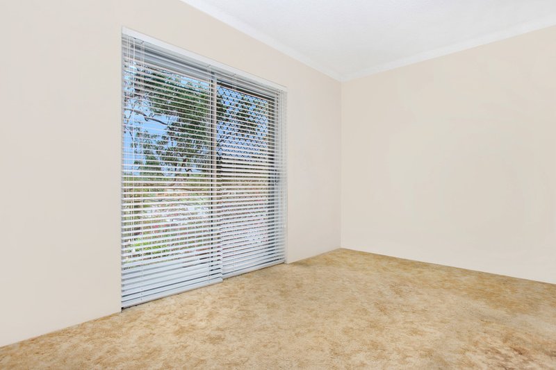 Photo - 2/33 Carramar Avenue, Carramar NSW 2163 - Image 4