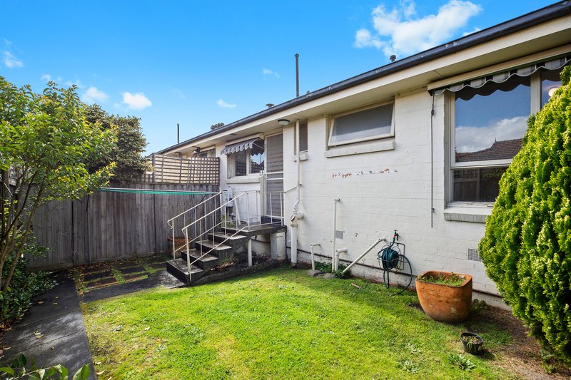 Photo - 2/33 Churchill Street, Doncaster East VIC 3109 - Image 6