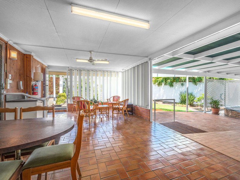 Photo - 233 Edinburgh Castle Road, Wavell Heights QLD 4012 - Image 5