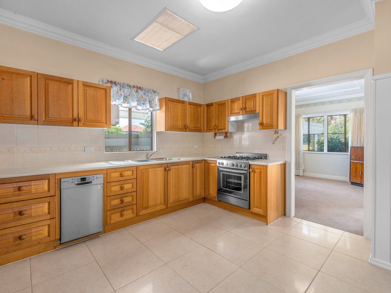 Photo - 233 Edinburgh Castle Road, Wavell Heights QLD 4012 - Image 8