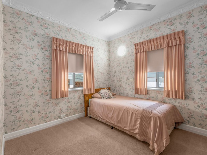 Photo - 233 Edinburgh Castle Road, Wavell Heights QLD 4012 - Image 13