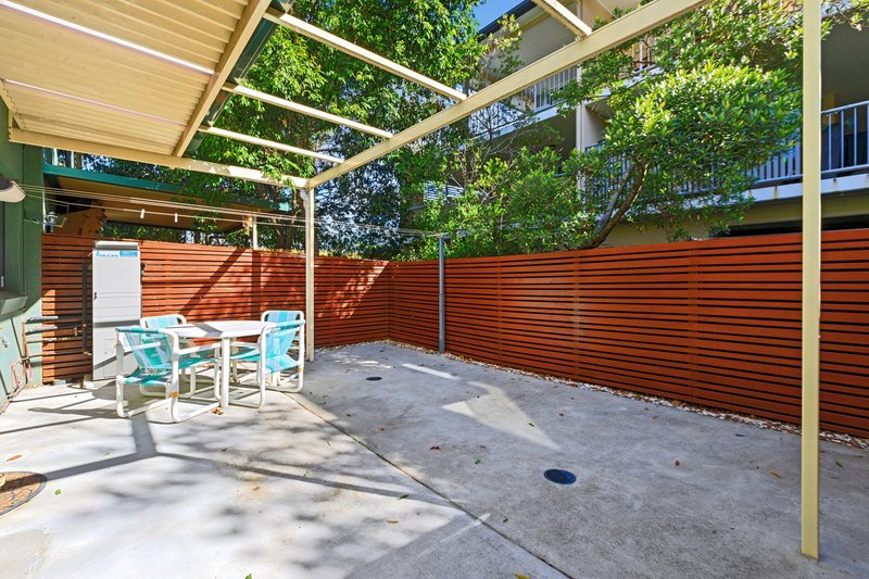 Photo - 2/33 Gladys Street, Greenslopes QLD 4120 - Image 5