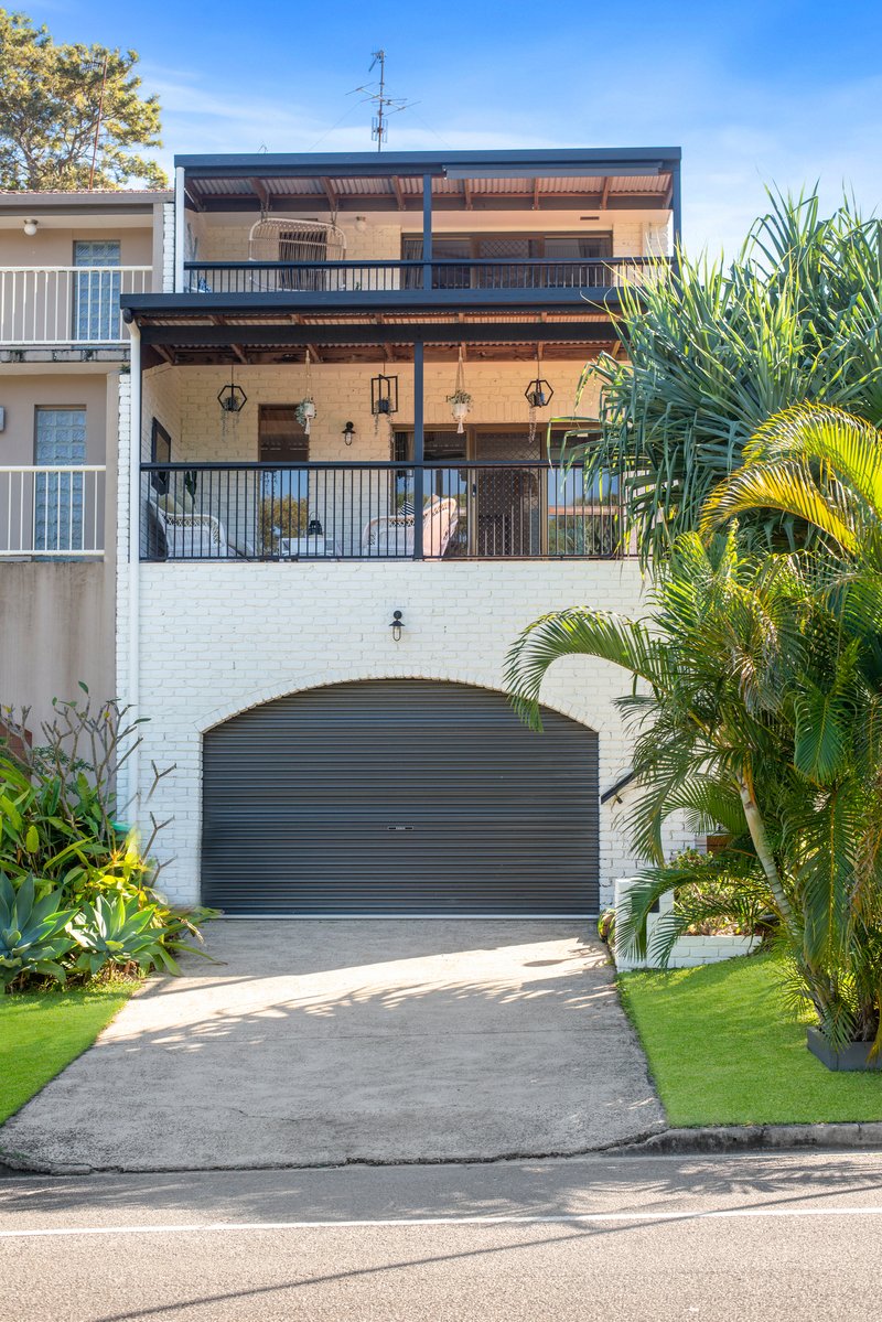 Photo - 2/33 Hillcrest Avenue, Tugun QLD 4224 - Image 14