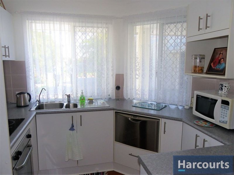 Photo - 2/33 Island Pde , Banksia Beach QLD 4507 - Image 3