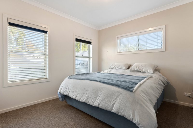 Photo - 2/33 Laurina Avenue, Helensburgh NSW 2508 - Image 5