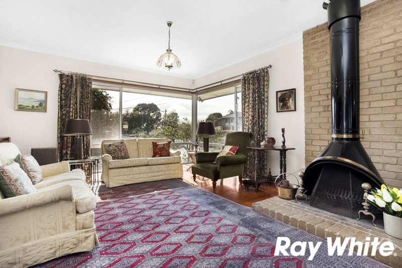 Photo - 233 Lawrence Road, Mount Waverley VIC 3149 - Image 3