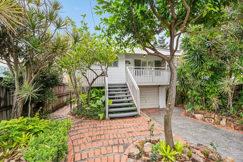 Photo - 233 Macdonnell Road, Clontarf QLD 4019 - Image 3