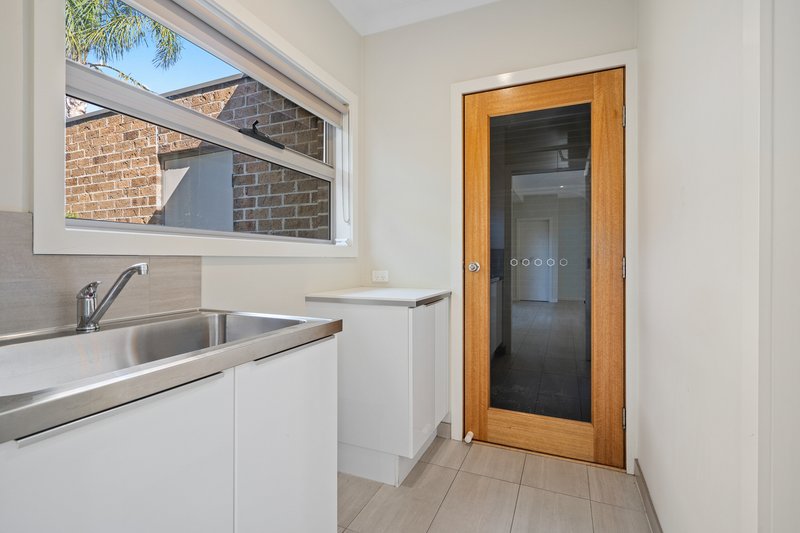 Photo - 2/33 Mcglynn Avenue, South Morang VIC 3752 - Image 7