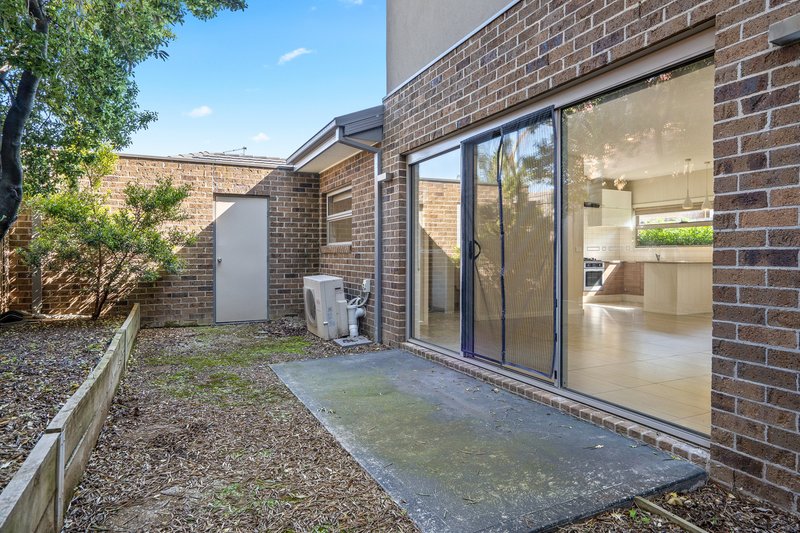 Photo - 2/33 Mcglynn Avenue, South Morang VIC 3752 - Image 8