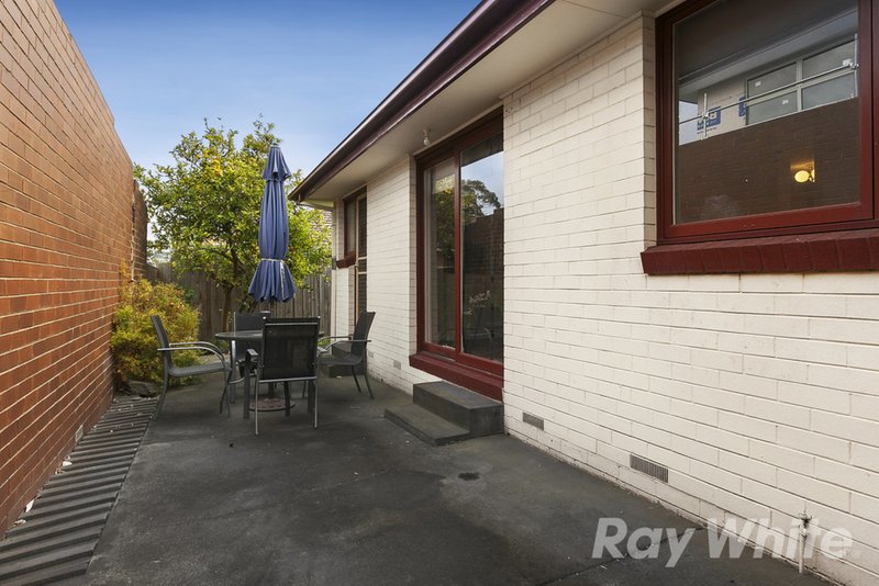 Photo - 2/33 Mount Street, Glen Waverley VIC 3150 - Image 9