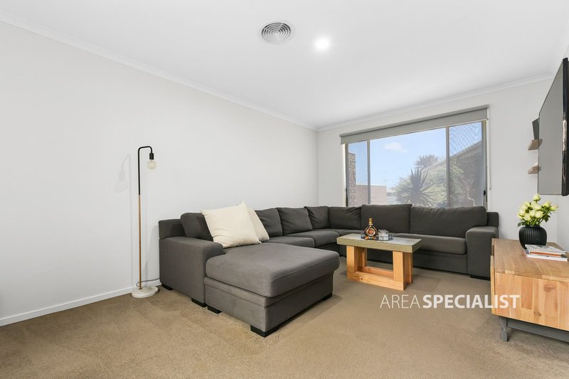 Photo - 2/33 Parkview Close, Dandenong VIC 3175 - Image 3