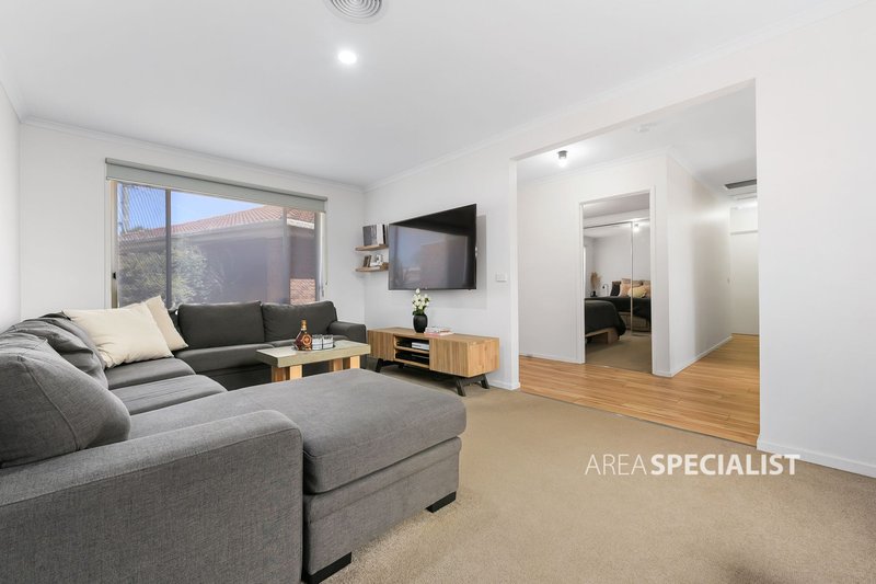 Photo - 2/33 Parkview Close, Dandenong VIC 3175 - Image 4