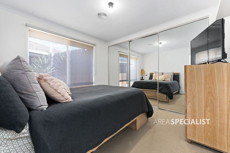 Photo - 2/33 Parkview Close, Dandenong VIC 3175 - Image 8