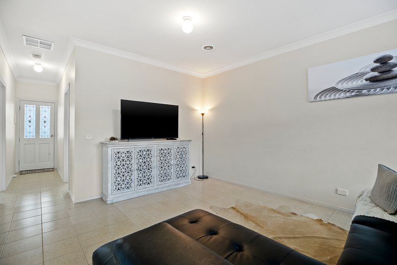 Photo - 2/33 Portchester Boulevard, Beaconsfield VIC 3807 - Image 10