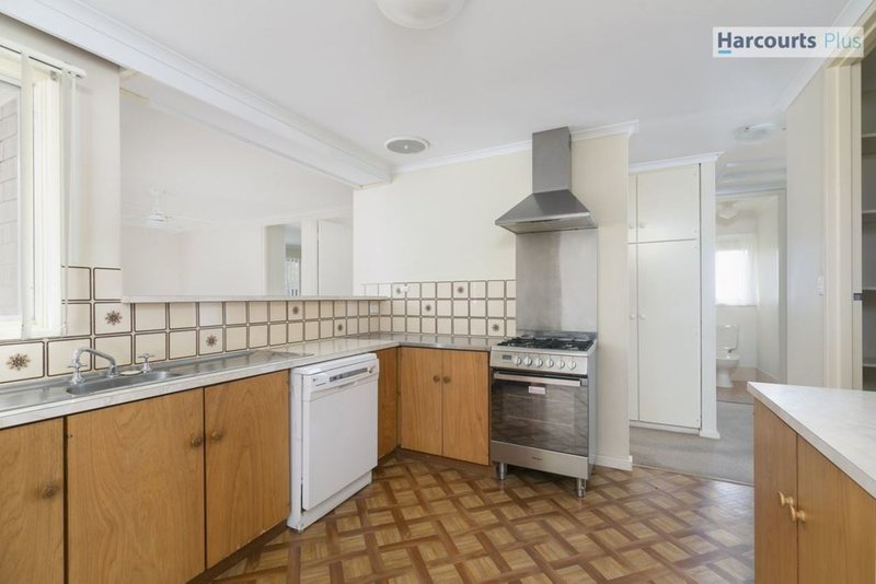 Photo - 233 Sandison Road, Hallett Cove SA 5158 - Image 6