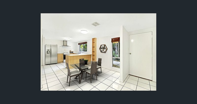 Photo - 2/33 Saverin Road, Eagleby QLD 4207 - Image 3