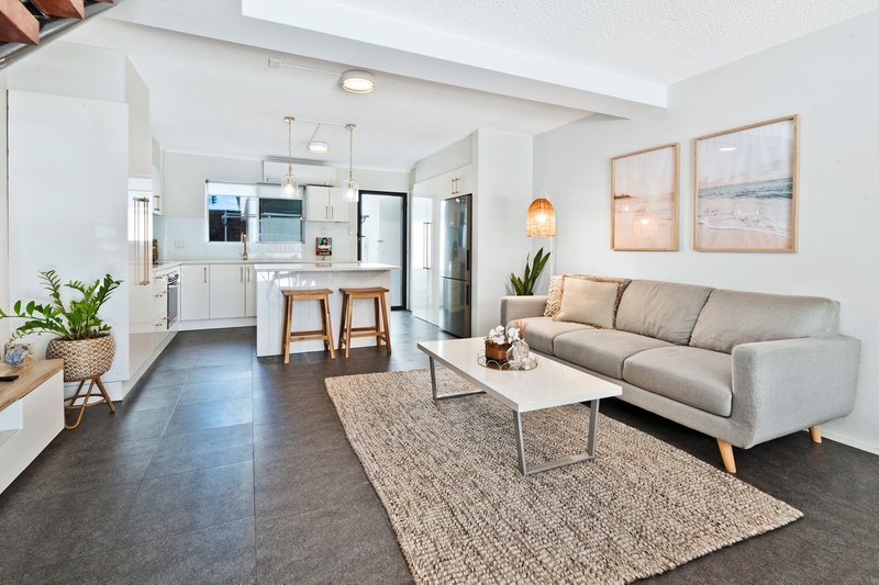 Photo - 2/33 Wharf Road, Surfers Paradise QLD 4217 - Image 3