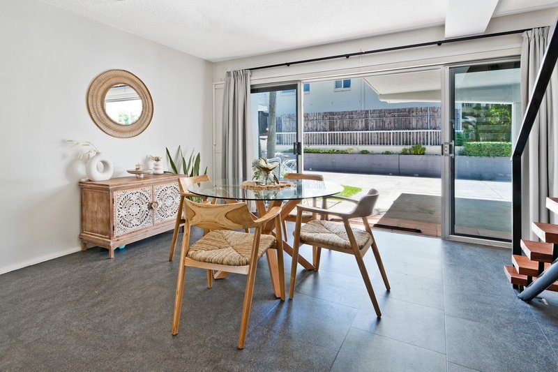 Photo - 2/33 Wharf Road, Surfers Paradise QLD 4217 - Image 8