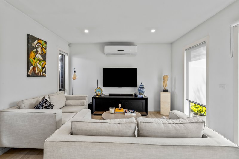 Photo - 2/33 Willow Avenue, Rowville VIC 3178 - Image 4