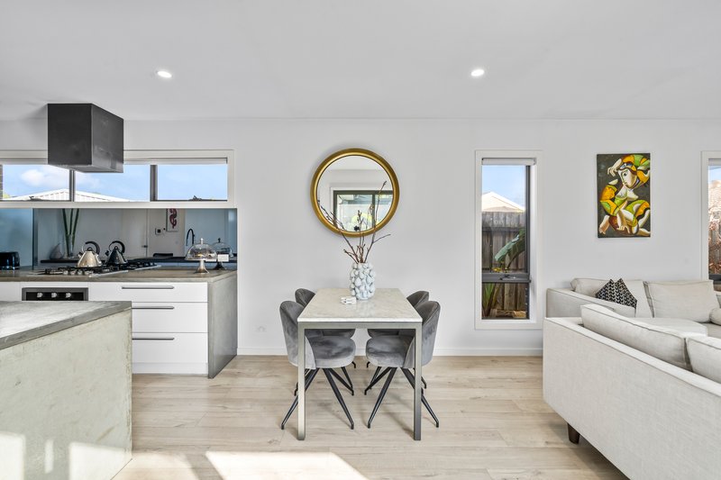 Photo - 2/33 Willow Avenue, Rowville VIC 3178 - Image 6