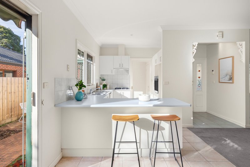 Photo - 2/33 Young Street, Oakleigh VIC 3166 - Image 4