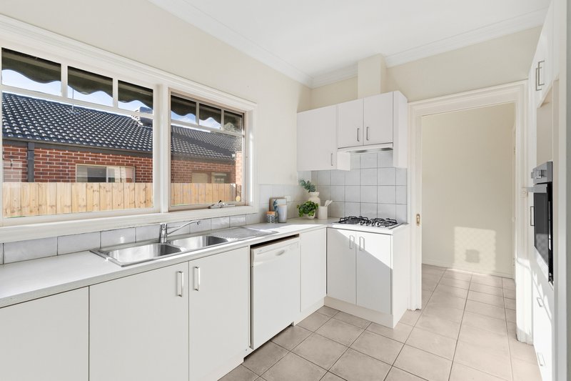 Photo - 2/33 Young Street, Oakleigh VIC 3166 - Image 5