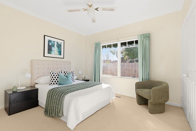 Photo - 2/33 Young Street, Oakleigh VIC 3166 - Image 6