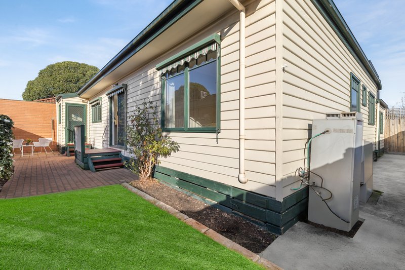 Photo - 2/33 Young Street, Oakleigh VIC 3166 - Image 10